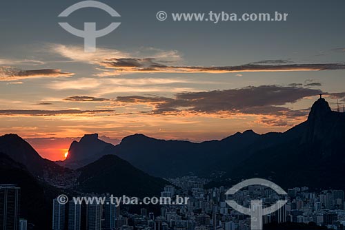  Pôr do sol na Pedra da Gávea e Cristo Redentor  - Rio de Janeiro - Rio de Janeiro (RJ) - Brasil