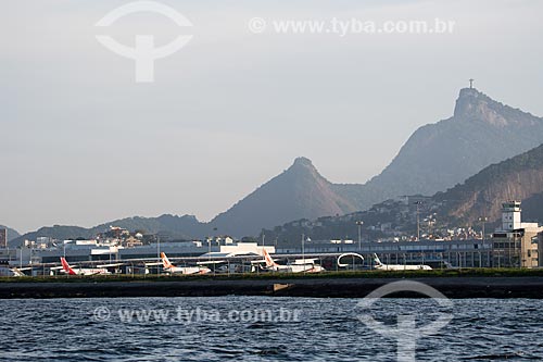  Vista do Aeroporto Santos Dumont (1936) com o Cristo Redentor ao fundo  - Rio de Janeiro - Rio de Janeiro (RJ) - Brasil
