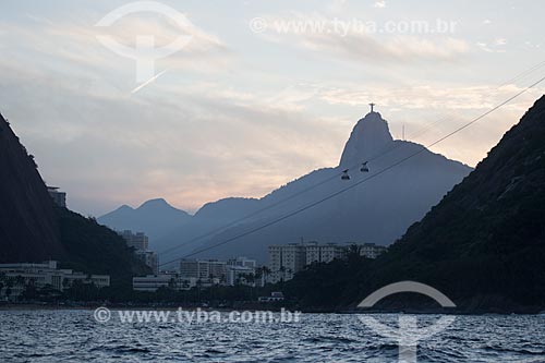  Vista da Praia Vermelha a partir da Baía de Guanabara com o Cristo Redentor ao fundo  - Rio de Janeiro - Rio de Janeiro (RJ) - Brasil