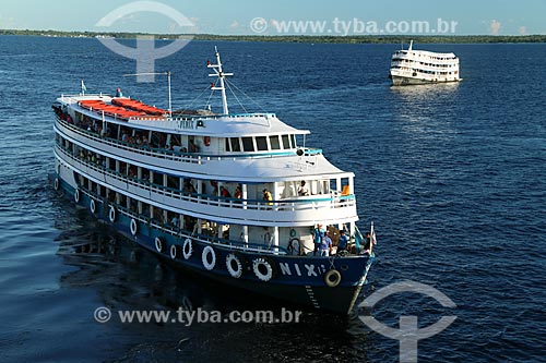  Barcos no Rio Negro  - Manaus - Amazonas (AM) - Brasil