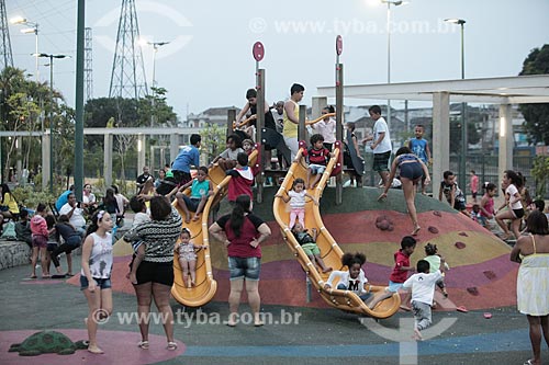  Crianças brincando no Parque Madureira  - Rio de Janeiro - Rio de Janeiro (RJ) - Brasil