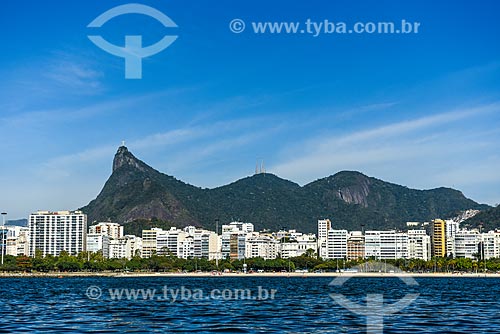  Vista da Praia do Flamengo a partir da Baía de Guanabara com o Cristo Redentor ao fundo  - Rio de Janeiro - Rio de Janeiro (RJ) - Brasil