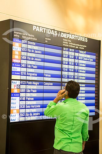  Painel de voos no Aeroporto Santa Genoveva  - Goiânia - Goiás (GO) - Brasil