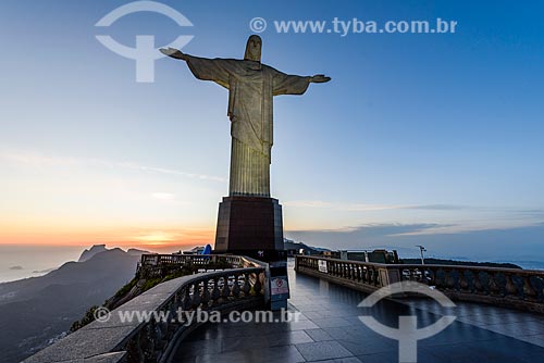  Vista do pôr do sol no Cristo Redentor (1931)  - Rio de Janeiro - Rio de Janeiro (RJ) - Brasil