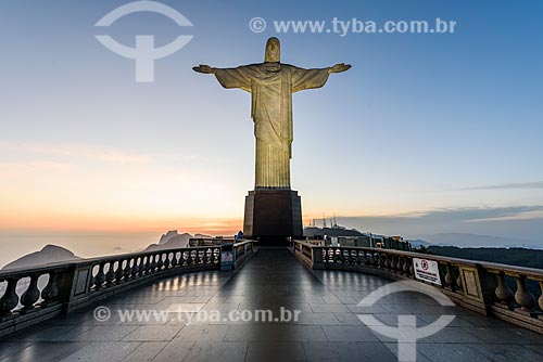  Vista do pôr do sol no Cristo Redentor (1931)  - Rio de Janeiro - Rio de Janeiro (RJ) - Brasil