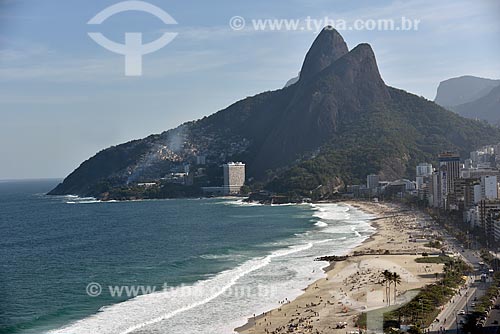  Vista da Praia do Leblon com o Morro Dois Irmãos ao fundo  - Rio de Janeiro - Rio de Janeiro (RJ) - Brasil