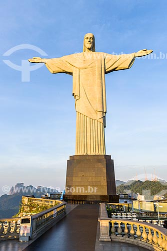  Vista do Cristo Redentor (1931) durante o amanhecer  - Rio de Janeiro - Rio de Janeiro (RJ) - Brasil