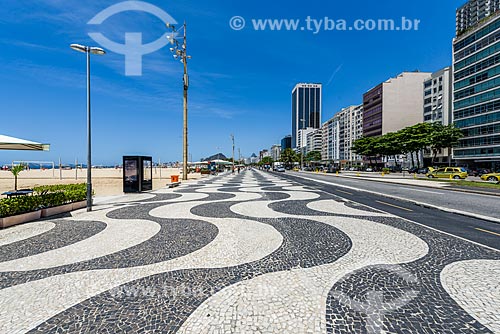  Calçadão na orla da Praia do Leme  - Rio de Janeiro - Rio de Janeiro (RJ) - Brasil