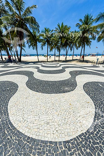  Calçadão na orla da Praia do Leme  - Rio de Janeiro - Rio de Janeiro (RJ) - Brasil