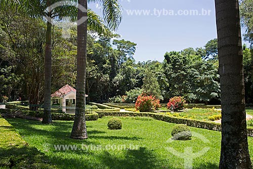  Jardim do Parque das Águas São Lourenço com a Fonte Ferruginosa à esquerda  - São Lourenço - Minas Gerais (MG) - Brasil