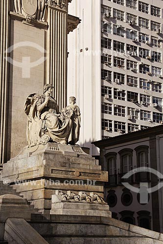  Detalhe de estátua na fachada do edifício da Assembléia Legislativa do Estado do Rio de Janeiro (ALERJ) - 1926  - Rio de Janeiro - Rio de Janeiro (RJ) - Brasil