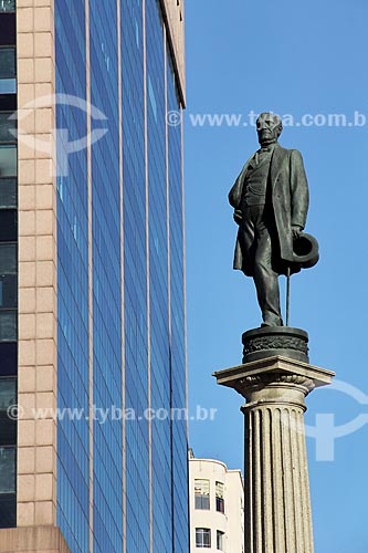  Detalhe do Monumento à Visconde de Mauá na Praça Mauá com o Centro Empresarial RB1 ao fundo  - Rio de Janeiro - Rio de Janeiro (RJ) - Brasil