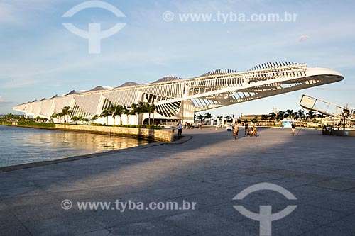  Vista do Museu do Amanhã a partir da Praça Mauá durante o pôr do sol  - Rio de Janeiro - Rio de Janeiro (RJ) - Brasil