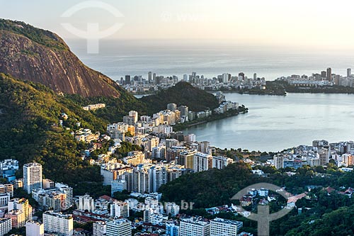  Vista do pôr do sol na Lagoa Rodrigo de Freitas a partir do Mirante Dona Marta  - Rio de Janeiro - Rio de Janeiro (RJ) - Brasil