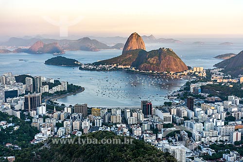  Vista do pôr do sol na Enseada de Botafogo a partir do Mirante Dona Marta com o Pão de Açúcar ao fundo  - Rio de Janeiro - Rio de Janeiro (RJ) - Brasil