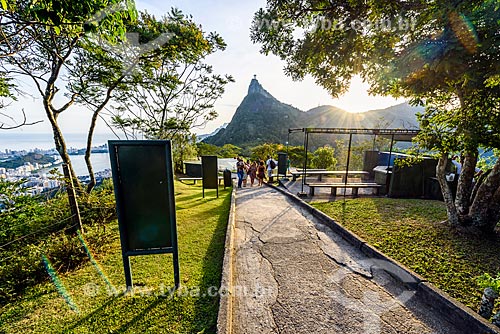  Pôr do sol a partir do Mirante Dona Marta com o Cristo Redentor ao fundo  - Rio de Janeiro - Rio de Janeiro (RJ) - Brasil