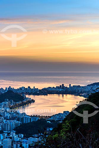  Vista do pôr do sol na Lagoa Rodrigo de Freitas a partir do Mirante Dona Marta  - Rio de Janeiro - Rio de Janeiro (RJ) - Brasil