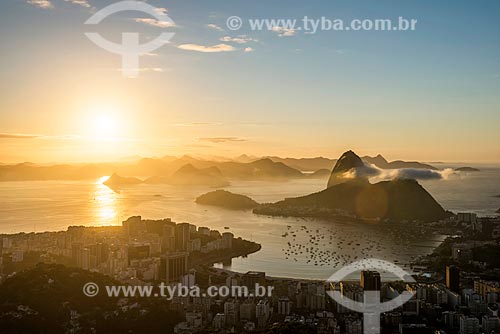  Vista da Enseada de Botafogo com o Pão de Açúcar durante o amanhecer a partir do Mirante Dona Marta  - Rio de Janeiro - Rio de Janeiro (RJ) - Brasil