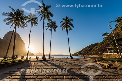  Vista do amanhecer na Praia Vermelha com o Pão de Açúcar ao fundo  - Rio de Janeiro - Rio de Janeiro (RJ) - Brasil