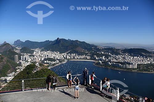  Pessoas observando a vista no mirante do Morro da Urca  - Rio de Janeiro - Rio de Janeiro (RJ) - Brasil