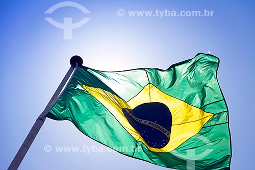  Detalhe de bandeira do Brasil em mastro da Praça da Bandeira  - Belo Horizonte - Minas Gerais (MG) - Brasil