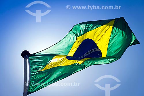  Detalhe de bandeira do Brasil em mastro da Praça da Bandeira  - Belo Horizonte - Minas Gerais (MG) - Brasil