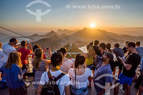  Vista do pôr do sol a partir da Estação do bondinho do Pão de Açúcar  - Rio de Janeiro - Rio de Janeiro (RJ) - Brasil