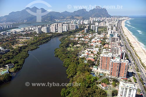  Foto aérea do Canal de Marapendi com a Pedra da Gávea ao fundo  - Rio de Janeiro - Rio de Janeiro (RJ) - Brasil