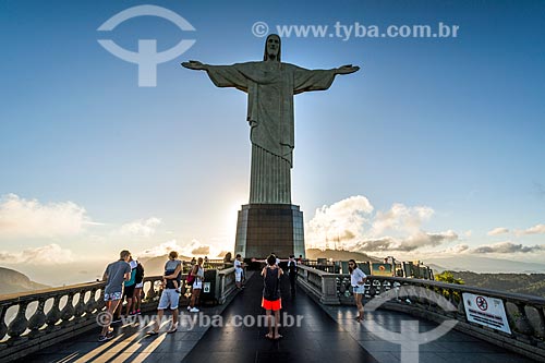  Vista do Cristo Redentor durante o pôr do sol  - Rio de Janeiro - Rio de Janeiro (RJ) - Brasil