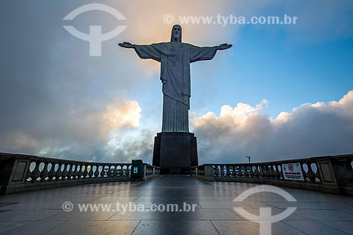  Vista do Cristo Redentor durante o pôr do sol  - Rio de Janeiro - Rio de Janeiro (RJ) - Brasil