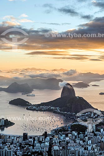  Vista do amanhecer no Pão de Açúcar a partir do mirante do Cristo Redentor  - Rio de Janeiro - Rio de Janeiro (RJ) - Brasil