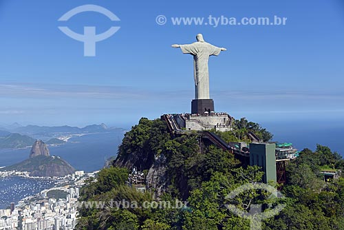  Foto aérea do Cristo Redentor com o Pão de Açúcar ao fundo  - Rio de Janeiro - Rio de Janeiro (RJ) - Brasil