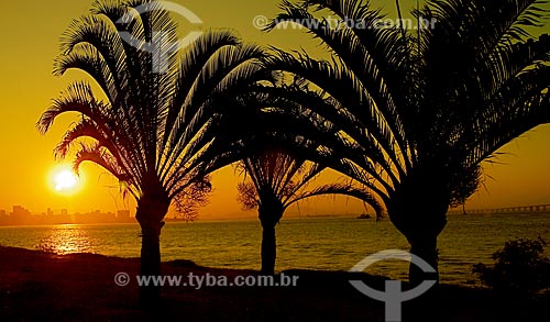  Vista do pôr do sol a partir da Baía de Guanabara  - Niterói - Rio de Janeiro (RJ) - Brasil