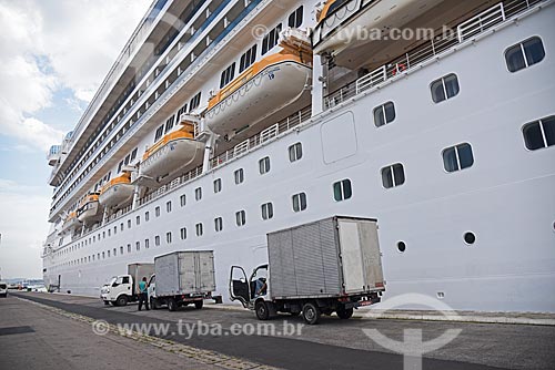  Navio de cruzeiro sendo abastecido de suprimentos no Píer Mauá  - Rio de Janeiro - Rio de Janeiro (RJ) - Brasil