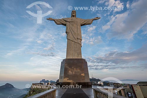  Vista do Cristo Redentor durante o amanhecer  - Rio de Janeiro - Rio de Janeiro (RJ) - Brasil