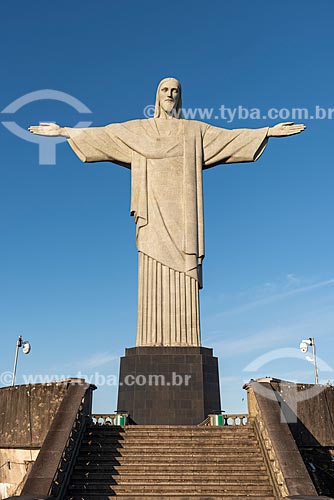  Detalhe da estátua do Cristo Redentor durante o amanhecer  - Rio de Janeiro - Rio de Janeiro (RJ) - Brasil