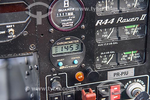  Foto aérea do painel de controle de helicóptero modelo R44 Raven II  - Rio de Janeiro - Rio de Janeiro (RJ) - Brasil