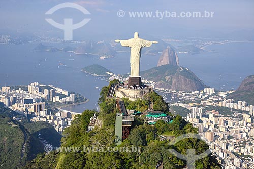  Foto aérea do Cristo Redentor com o Pão de Açúcar ao fundo  - Rio de Janeiro - Rio de Janeiro (RJ) - Brasil