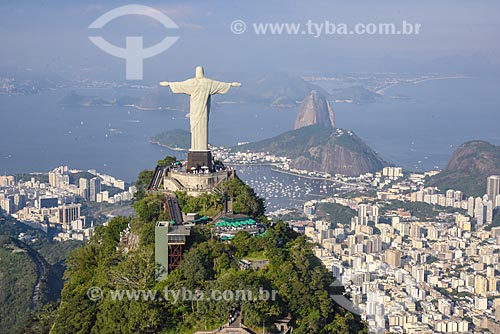  Foto aérea do Cristo Redentor com o Pão de Açúcar ao fundo  - Rio de Janeiro - Rio de Janeiro (RJ) - Brasil