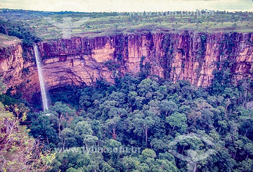  Cachoeira na Chapada dos Guimarães - década de 90  - Chapada dos Guimarães - Mato Grosso (MT) - Brasil