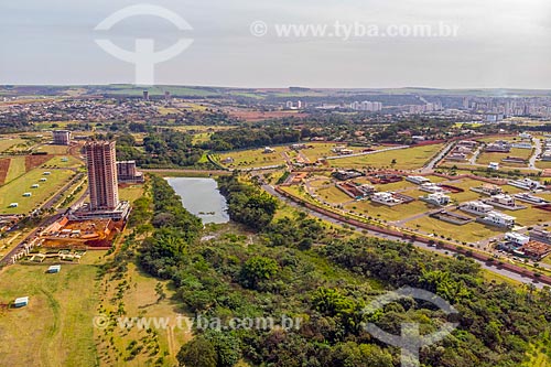  Foto feita com drone do Parque Olhos DÁgua com condomínio residencial  - Ribeirão Preto - São Paulo (SP) - Brasil