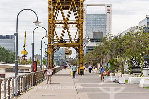  Pessoas caminhando na orla de Puerto Madero  - Buenos Aires - Província de Buenos Aires - Argentina