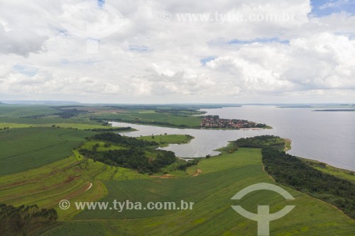 Foto feita com drone de canavial na margem do Rio Tietê - Barra Bonita - São Paulo (SP) - Brasil