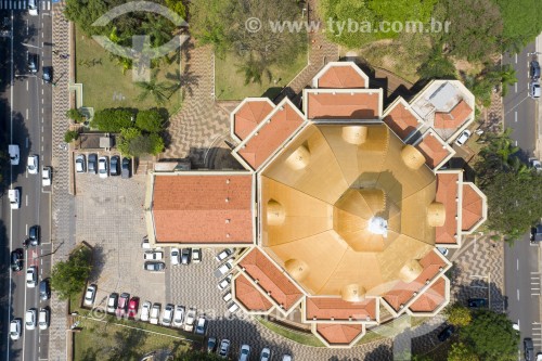 Foto feita com drone da Catedral de São Borromeu - também conhecida como Catedral de São Carlos - Visão Perpendicular - São Carlos - São Paulo (SP) - Brasil