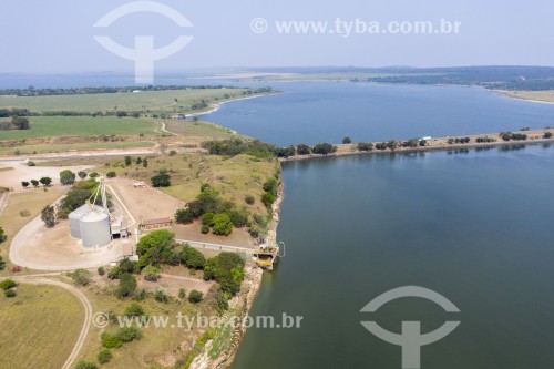 Foto feita com drone de silos e porto fluvial no Rio Piracicaba e ponte da Rodovia Geraldo de Barros (SP-304) - Santa Maria da Serra - São Paulo (SP) - Brasil