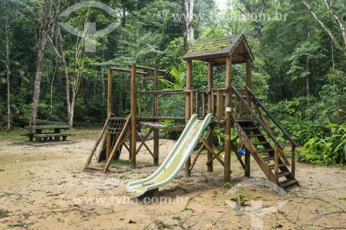 Playground infantil com brinquedos de madeira no Recanto dos Pintores - Parque Nacional da Tijuca - Rio de Janeiro - Rio de Janeiro (RJ) - Brasil