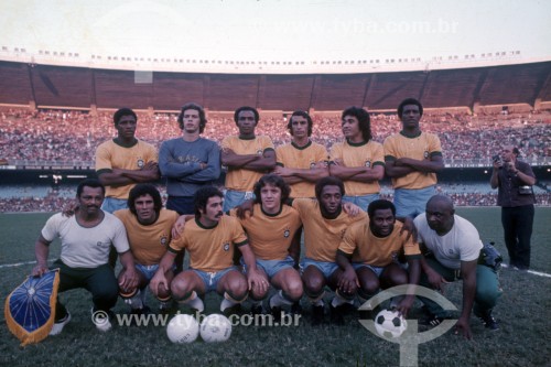 Seleção Brasileira: De pé: Zé Maria, Leão, Chiquinho Pastor, Piazza, Clodoaldo e Marco Antônio. Agachados: César Maluco, Rivellino, Leivinha, Paulo Cézar Caju e Luís Pereira - 1973 - Rio de Janeiro - Rio de Janeiro (RJ) - Brasil