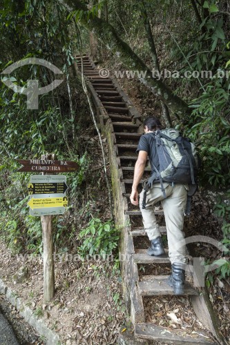 Homem subindo escada (Escada Amado Nervo) em início de trilha do Parque Nacional da Tijuca - Rio de Janeiro - Rio de Janeiro (RJ) - Brasil