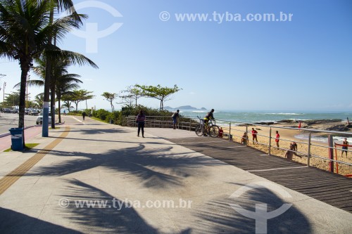 Calçada na orla da Praia dos Cavaleiros - Macaé - Rio de Janeiro (RJ) - Brasil