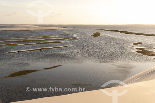 Lagoa e dunas no Parque Nacional dos Lençóis Maranhenses  - Santo Amaro do Maranhão - Maranhão (MA) - Brasil